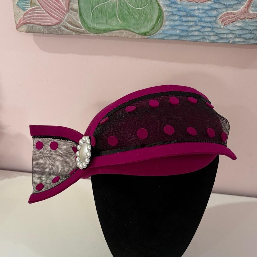 Vintage Rare Gwenn Pennington Exclusive Elegant Magenta and Black Mesh Hat